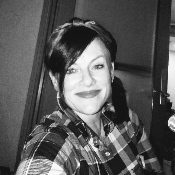 Meet your Posher, Linda - Picture 1 of 1